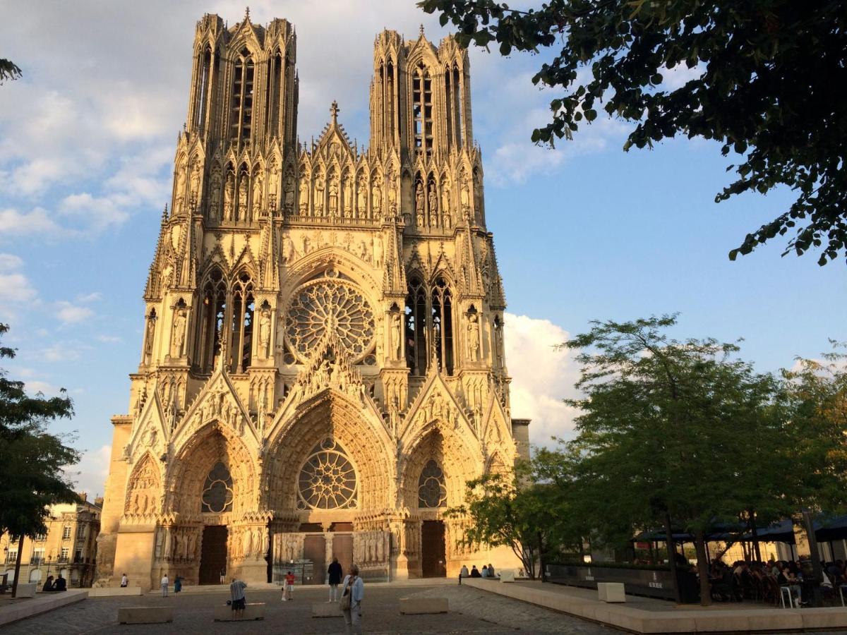 Le Nid Des Halles, Au Coeur Du Boulingrin Reims Exterior photo
